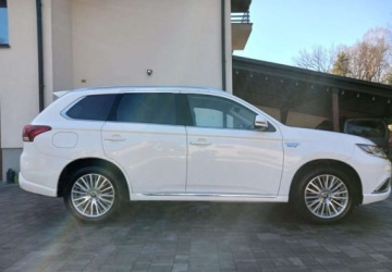 Mitsubishi Outlander III SUV PHEV Facelifting 2020 2.4 PHEV 224KM 2020 Mitsubishi Outlander Mitsubishi Outlander 2.4 4WD Diamant 2.4 224KM, zdjęcie 1