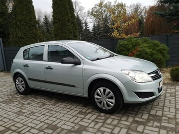 Opel Astra J Hatchback 5d 1.6 Twinport ECOTEC 115KM 2009 Opel Astra 1.6 16V 116KM Klimatyzacja Elektryka, zdjęcie 3