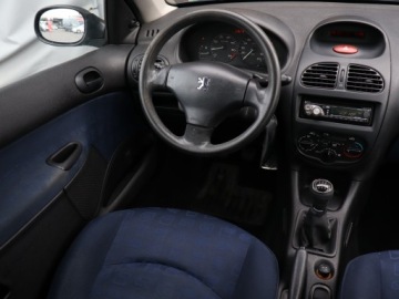 Peugeot 206 Hatchback 1.4 i 75KM 2004 Peugeot 206 1.4, Salon Polska, Klima, zdjęcie 6