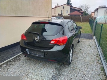Opel Astra J Hatchback 5d 1.4 Turbo ECOTEC 140KM 2012 Opel Astra 1.4 Turbo 140KM 2012r Bogate wyposażenie, zdjęcie 3