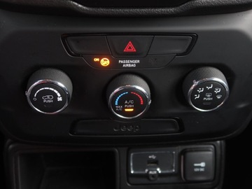 Jeep Renegade SUV 1.6 E-TorQ 110KM 2018 Jeep Renegade 1.6 E-torQ, Salon Polska, zdjęcie 12