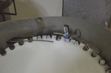 АВТОМАТИЧЕСКАЯ ПОДАЧА БУТЫЛОК НА КОНВЕЙЕРЕ