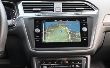 Volkswagen Tiguan II SUV Facelifting 2.0 TDI 200KM 2022 Volkswagen Tiguan 2,0 TDI 200 KM 4x4 R-LINE HEDA UP MATRIX Kamera 360 Nawi, zdjęcie 31