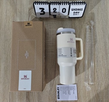 Термокружка Stanley Iceflow 1,18л - Белое молоко С соломинкой