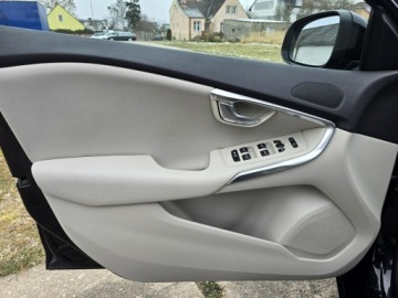 Volvo V40 II Hatchback Facelifting 2.0 D3 150KM 2016 Volvo V40 led*RDesign*Bezwypadkowy, zdjęcie 9