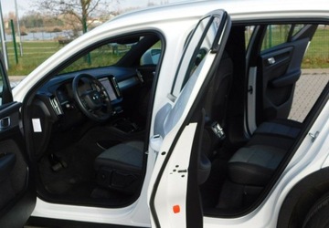 Volvo XC40 Crossover Facelifting 1.5 T2 129KM 2022 Volvo XC 40 z Gwarancja Bezwypadkowy 100 1.5 Benzyna 129KM, zdjęcie 9