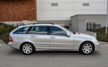 Mercedes Klasa C W203 Kombi T203 2.1 (C 220 CDI) 150KM 2007 Mercedes-Benz Klasa C 2,2CDI (150KM) Automat Lift 2007 r 2.1 Diesel 150KM, zdjęcie 4