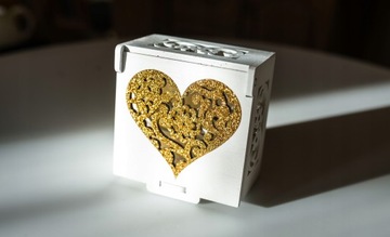 Коробочка для обручальных колец из белого ЗОЛОТА