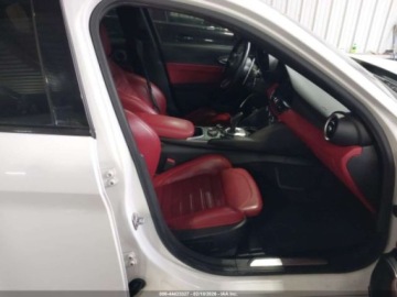 Alfa Romeo Giulia II Sedan Facelifting 2.0 Turbo 280KM 2020 Alfa Romeo Giulia Ti Sport 2020 2.0 Benzyna 280KM, zdjęcie 9