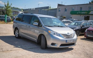 Toyota Sienna III 3.5 V6 266KM 2017 Toyota Sienna Toyota Sienna III 3.5 AUTOMAT 3.5 Benzyna 265KM, zdjęcie 3