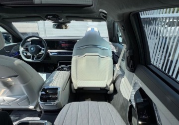 BMW Seria 7 G70 Sedan Plug-In 3.0 M60e 571KM 2024 BMW Seria 7 BMW M760e xDrive 3.0 Hybryda Plug-in 571KM, zdjęcie 24