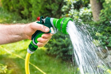 Zraszacz pistoletowy 9-funkcyjny VERTO 15G702