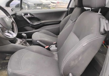 Peugeot 208 I 2017 Peugeot 208 2017r, 1.2 Benzyna. Lekko uszkodzony przod. Jezdzi. 1.2 80KM, zdjęcie 7