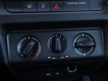 Skoda Fabia III Hatchback 1.2 TSI 90KM 2016 Skoda Fabia 1.2 TSI, Salon Polska, Klima, zdjęcie 16