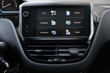 Peugeot 2008 I SUV Facelifting 1.2 PureTech 110KM 2017 Peugeot 2008 1.2 PureTech, Salon Polska, zdjęcie 16