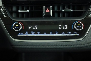 Toyota Corolla XII Sedan 1.8 Hybrid 122KM 2022 Toyota Corolla 1.8 Hybrid, Salon Polska, zdjęcie 8