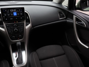 Opel Astra J Hatchback 5d 1.4 Turbo ECOTEC 140KM 2011 Opel Astra 1.4 T, Automat, Klima, Klimatronic, zdjęcie 7