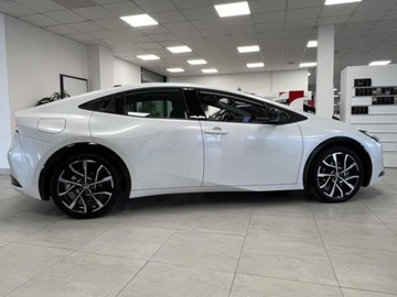 Toyota Prius V (XW60) 2.0  Hybrid Dynamic Force Plug-in 223KM 2025 Od ręki - Executive 2.0 Plug-in Hybrid 223KM | Podgrzewane fotele!, zdjęcie 2