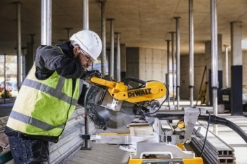 Торцовочная пила DEWALT DWS780 305 мм 1675 Вт