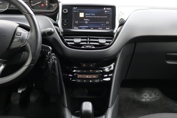 Peugeot 208 I Hatchback 5d Facelifting 1.2 PureTech 82KM 2017 Peugeot 208 1.2 PureTech, Salon Polska, zdjęcie 11