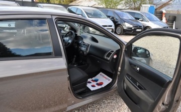 Hyundai i20 I Hatchback 5d Facelifting 1.2 DOHC 85KM 2013 Hyundai i20 LIFT Benzyna 1.2 Klimatyzacja 1.2 Benzyna 85KM, zdjęcie 6