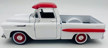 Пикап Chevy Apache Fleetside в масштабе 1:24, Motormax 79311, белый с красной крышей