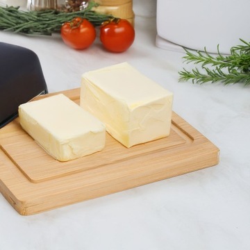 Maselniczka czarna ceramiczna z pokrywką i bambusową podstawką 14,5 x 10,5