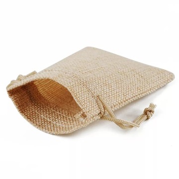 50 маленьких льняных карманов на шнурке