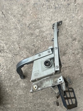 КРОНШТЕЙН ПАУКА ЛЕВОГО КРЫЛА AUDI A8 D3 4E0821137F