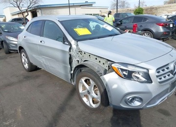 Mercedes GLA I Off-Roader Facelifting 2.0 250 211KM 2018 Mercedes-Benz GLA 2018r., Gla 250, 2L, od ubezpieczalni 2.0 Benzyna 211KM, zdjęcie 1