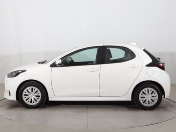 Toyota Yaris IV Hatchback 1.0 VVT-i 72KM 2021 Toyota Yaris 1.0 VVT-i, Salon Polska, zdjęcie 2