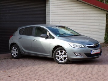 Opel Astra J Hatchback 5d 1.6 Twinport ECOTEC 115KM 2010 Opel Astra KLIMATYZACJA, zdjęcie 1