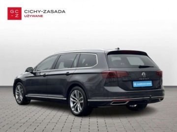 Volkswagen Passat B8 Variant Facelifting 2.0 TDI SCR 200KM 2022 Volkswagen Passat TDI 4Motion 200KM Elegance DSG LED Matrix Harman Kard, zdjęcie 2
