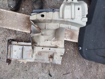 FORD FIESTA MK7 PODÉLNA VÝZTUHA ZÁSTĚRA ČTVRTKA KALICH LEVÝ PŘEDNÍ