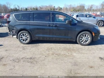 Chrysler Pacifica II 2023 Chrysler Pacifica 2023, 4x4, TOURING L AWD 3.6 Benzyna 287KM, zdjęcie 3