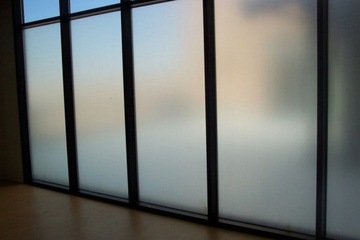 МОЛОЧНО-МАТОВАЯ ЗАЩИТНАЯ МАТОВАЯ ПЛЕНКА ДЛЯ ОКОН 152см