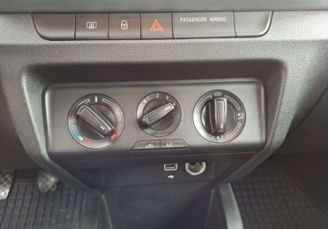 Skoda Fabia III Kombi Facelifting 1.0 TSI 95KM 2021 Skoda Fabia Ambition 1.0 TSI 95 KM Klimatyzacja Czujniki LED ASO, zdjęcie 16