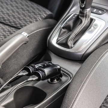 Разветвитель гнезда прикуривателя автомобиля Hama