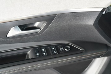 Peugeot 5008 II Crossover Facelifting 1.6 PureTech 180KM 2022 Peugeot 5008 GT kamera Skora adc Nawi PANORAMA bli, zdjęcie 17