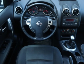 Nissan Qashqai I Crossover Facelifting  1.6 117KM 2012 Nissan Qashqai 1.6, Klima, Klimatronic, Tempomat, zdjęcie 6
