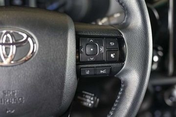 Toyota Hilux VIII Podwójna kabina Facelifting 2.8 D-4D 204KM 2023 Toyota Hilux 2.8 D-4D Double Cab Invincible 4x4 aut 2.8 Diesel 204KM, zdjęcie 17