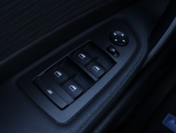 BMW Seria 1 E81/E87 Hatchback 5d E87 2.0 118d 143KM 2008 BMW 1 118d, Klima, Klimatronic, Tempomat,ALU, zdjęcie 13