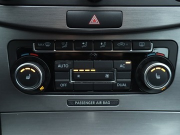 Volkswagen Passat B7 Variant 2.0 TDI CR DPF BlueMotion 140KM 2011 VW Passat 2.0 TDI, DSG, Navi, Klima, Klimatronic, zdjęcie 11