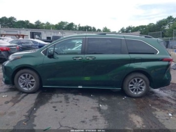 Toyota Sienna III 2022 Toyota Sienna XLE, 2022r., 4x4, 2.5L 2.5 Benzyna 189KM, zdjęcie 3