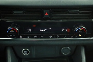 Nissan Qashqai III Crossover 1.3 DIG-T MHEV 158KM 2022 Nissan Qashqai 1.3 DIG-T MHEV, Salon Polska, zdjęcie 11