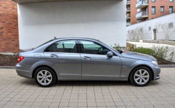 Mercedes Klasa C W204 Limuzyna 3.5 350 4MATIC 306KM 2012 Mercedes-Benz Klasa C 3,5 (306KM) 2012 r. Lift Automat 4Matic 3.5 Benzyna, zdjęcie 4