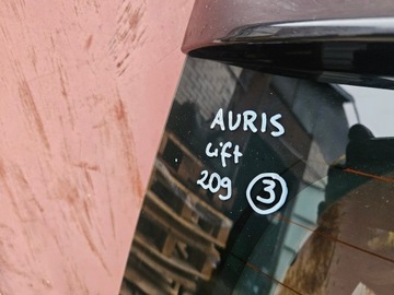 TOYOTA AURIS 10-12 FACELIFT VÍKO KUFRU 209