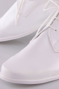 Белые туфли для причастия для мальчика.