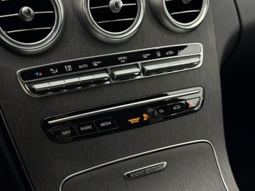 Mercedes Klasa C W205 Kombi Facelifting HYBRYDA 2.0 300 de 306KM 2021 Mercedes-Benz C 300 AMG Line Plug In / 1 właścicie, zdjęcie 23