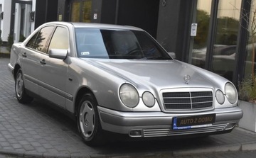 Mercedes Klasa E W210 Sedan 2.3 150KM 1996 Mercedes-Benz Klasa E Mercedes-Benz Klasa E 230 Classic 2.3 Benzyna 150KM, zdjęcie 2